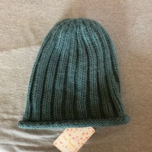 Free People Accessories - Free People Cozzie beanie Free People Accessories - Free People Cozzie beanie